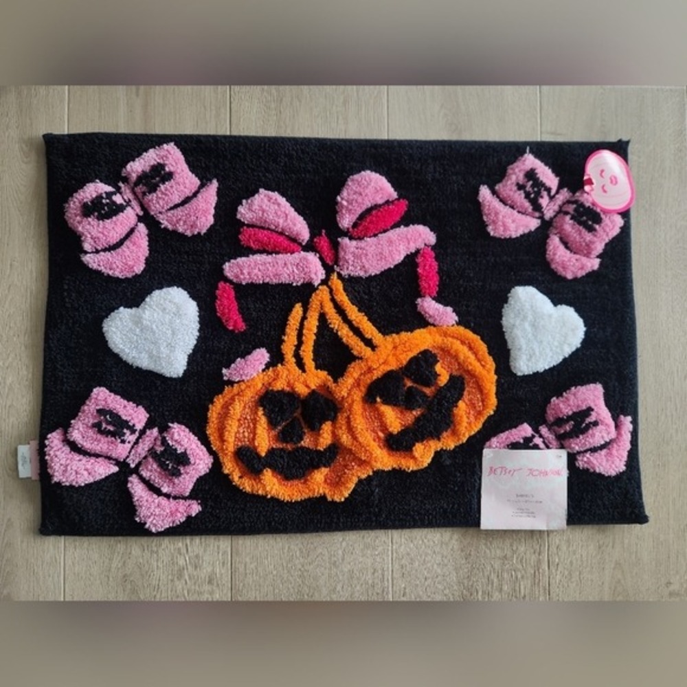 Betsey Johnson Halloween Pumpkins‎ Bath Rug NWT